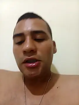 EISONREINA11 online show from November 30, 2025, 12:33 am