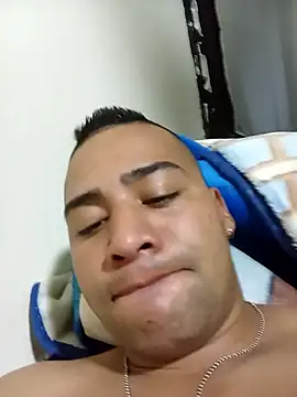 Snapshot of EISONREINA11 chatting on October 28, 2025, 11:14 pm EISONREINA11 online show from October 28, 2025, 11:14 pm