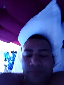 Snapshot of EISONREINA11 chatting on October 27, 2025, 1:34 pm EISONREINA11 online show from October 27, 2025, 1:34 pm