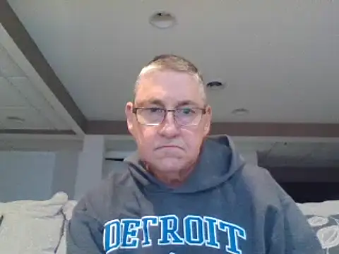 Snapshot of takeitall101 chatting on December 23, 2024, 7:28 am takeitall101 online show from December 23, 2024, 7:28 am