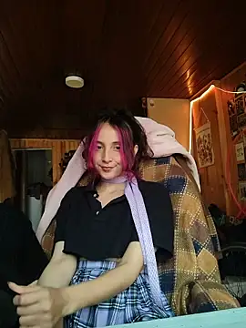  Laary online show from November 18, 2025, 8:56 pm