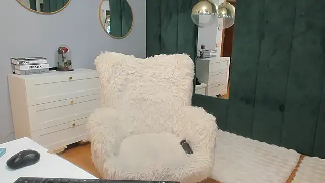 ElisaBaxter online show from February 3, 2026, 6:22 am