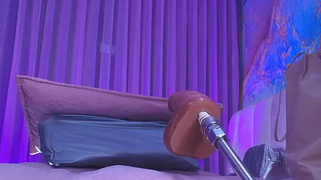 britanyy  online show from March 17, 2026, 3:09 am