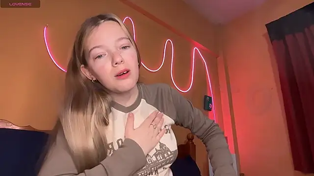 -veranito- online show from September 12, 2025, 3:06 am