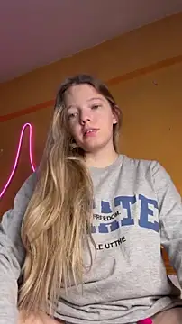 -veranito- online show from April 6, 2026, 3:02 am