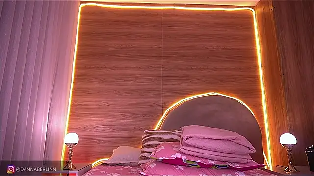 danna berlin  online show from February 17, 2026, 7:22 pm