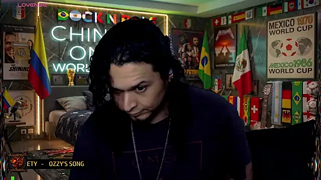 Snapshot of chino_roz chatting on July 6, 2026, 7:59 am chino roz online show from July 6, 2026, 7:59 am