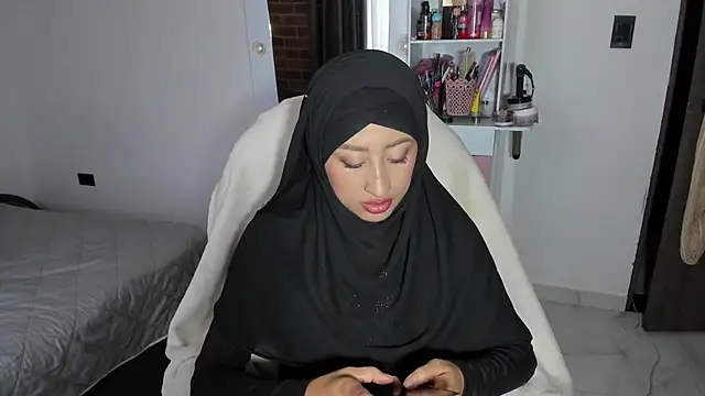 adila anich online show from February 12, 2026, 10:20 pm