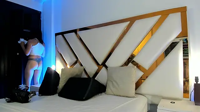 Aron cruz online show from April 17, 2026, 1:47 pm