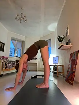 LeyaJohnson online show from April 2, 2026, 3:41 pm