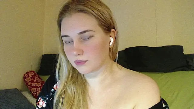 mmmPinUpGirl online show from October 28, 2025, 6:29 pm