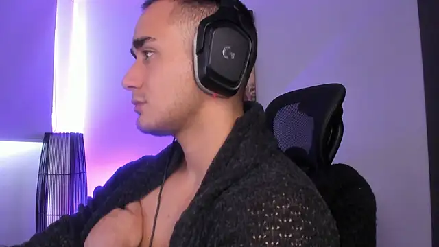 Snapshot of AlexRivera6 chatting on December 24, 2024, 6:28 pm AlexRivera6 online show from December 24, 2024, 6:28 pm