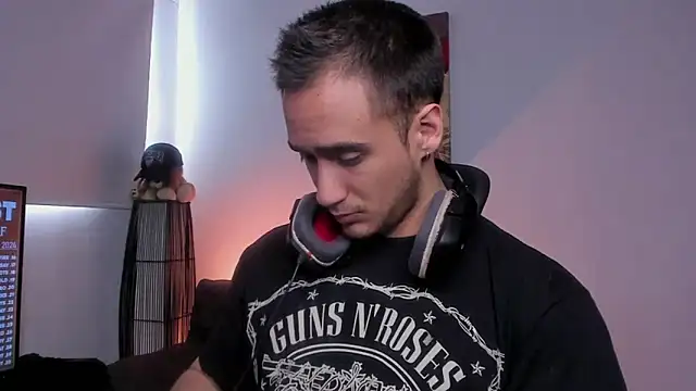 Snapshot of AlexRivera6 chatting on February 3, 2025, 8:35 pm AlexRivera6 online show from February 3, 2025, 8:35 pm