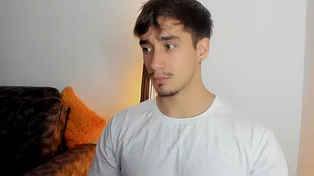 Snapshot of AlexRivera6 chatting on October 30, 2025, 6:27 pm AlexRivera6 online show from October 30, 2025, 6:27 pm