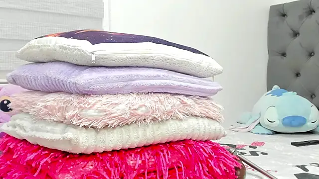 Elizabeth 18  online show from April 9, 2026, 3:41 am