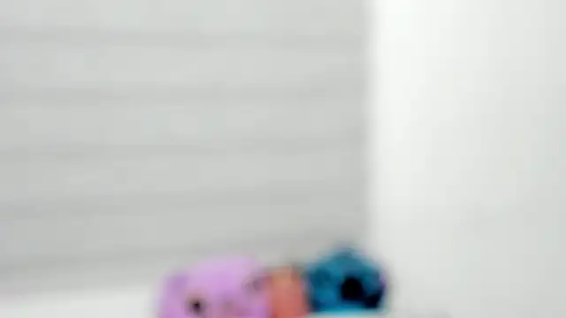 Elizabeth 18  online show from December 18, 2025, 3:11 am