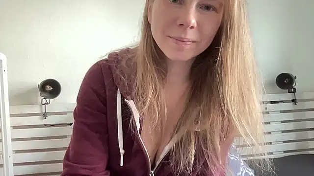 SweetLucy96 online show from December 24, 2024, 9:28 am