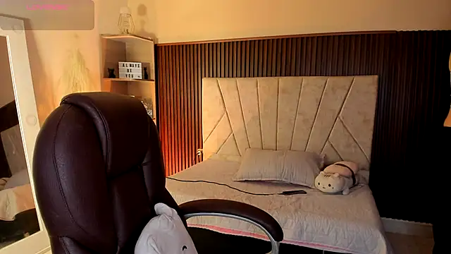 Snapshot of _Niah_ chatting on December 18, 2025, 8:01 pm Niah online show from December 18, 2025, 8:01 pm