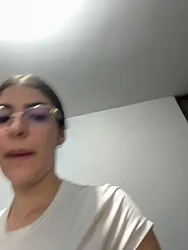 Snapshot of _Niah_ chatting on November 15, 2025, 1:09 am Niah online show from November 15, 2025, 1:09 am