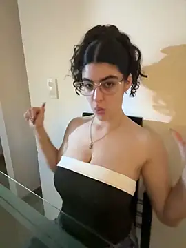 Snapshot of _Niah_ chatting on December 19, 2025, 11:18 pm Niah online show from December 19, 2025, 11:18 pm