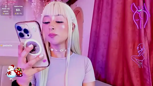 Mia-Bloom online show from December 17, 2025, 3:44 am