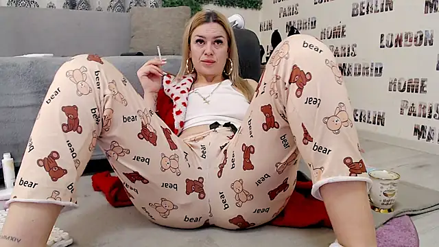 sweetdaiana23 online show from March 26, 2026, 1:48 am