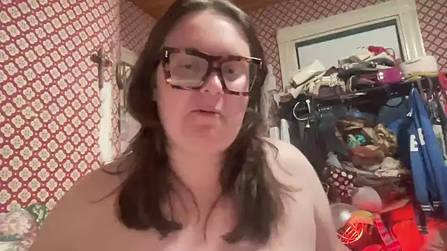 Snapshot of rosaliehale chatting on May 23, 2026, 12:31 am rosaliehale online show from May 23, 2026, 12:31 am