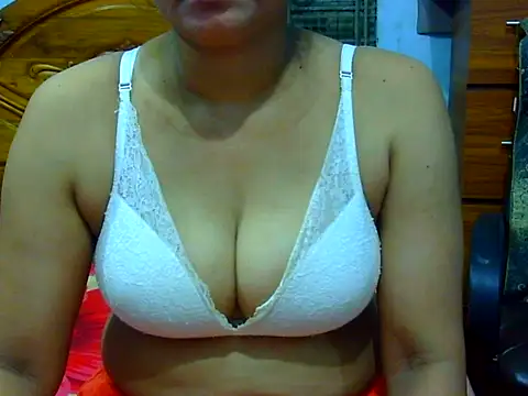 Snapshot of Daneldayna chatting on July 19, 2026, 1:52 pm Daneldayna online show from July 19, 2026, 1:52 pm