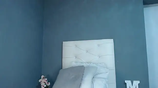 Snapshot of _MoniqueLovay_ chatting on February 23, 2025, 8:33 pm MoniqueLovay online show from February 23, 2025, 8:33 pm