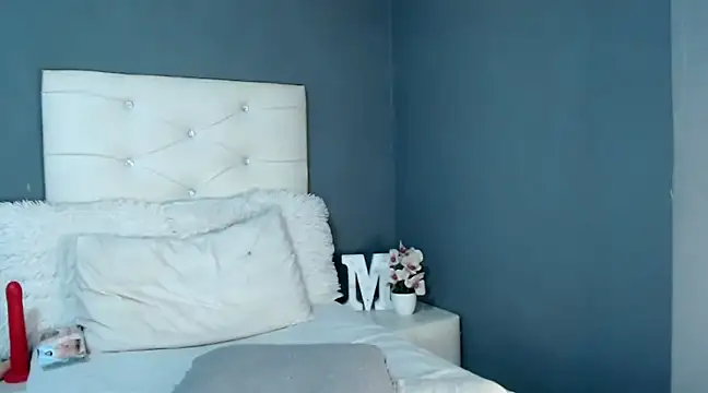 Snapshot of _MoniqueLovay_ chatting on March 19, 2025, 6:57 am MoniqueLovay online show from March 19, 2025, 6:57 am