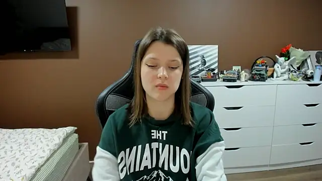 SoniNesti online show from April 8, 2026, 3:13 pm