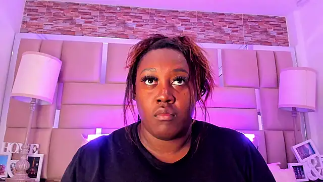 ShaniaBrownn online show from October 21, 2025, 7:46 pm