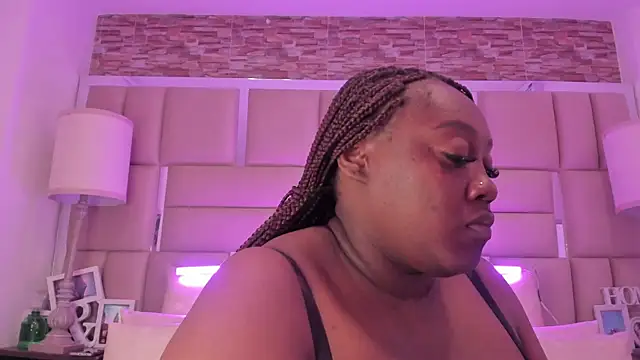 ShaniaBrownn online show from April 16, 2026, 7:47 pm