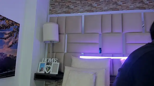 ShaniaBrownn online show from February 12, 2026, 6:51 pm