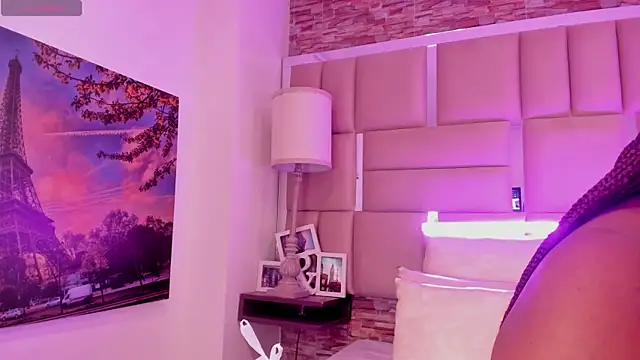 ShaniaBrownn online show from April 7, 2026, 7:48 pm