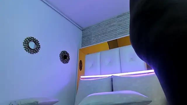 ShaniaBrownn online show from March 22, 2025, 10:48 pm