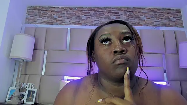 ShaniaBrownn online show from September 9, 2025, 7:34 pm