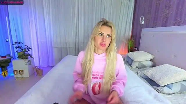 Snapshot of MirandaQueen chatting on January 4, 2025, 4:44 am MirandaQueen online show from January 4, 2025, 4:44 am