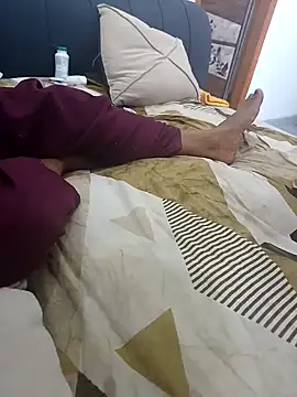 Snapshot of cutee__crazy chatting on February 11, 2025, 6:33 pm cutee crazy online show from February 11, 2025, 6:33 pm