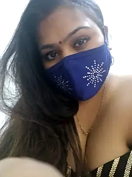 Snapshot of cutee__crazy chatting on February 13, 2025, 5:01 pm cutee crazy online show from February 13, 2025, 5:01 pm