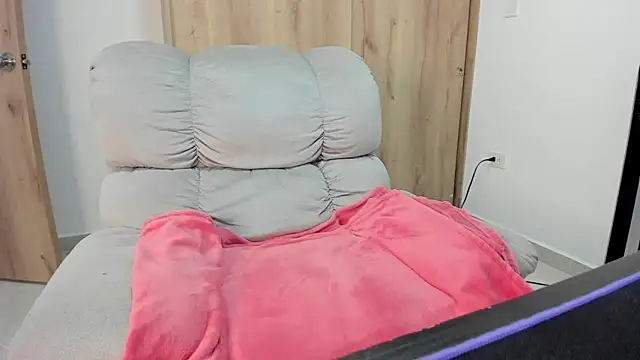 xspecialoomx online show from April 29, 2026, 1:26 pm