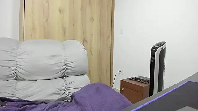 xspecialoomx online show from December 5, 2025, 2:15 pm