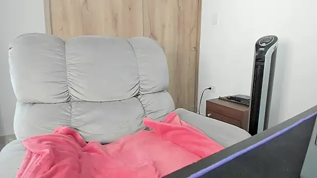 xspecialoomx online show from April 23, 2026, 1:35 pm