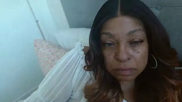 MSweetLindaParks online show from April 17, 2026, 10:34 pm