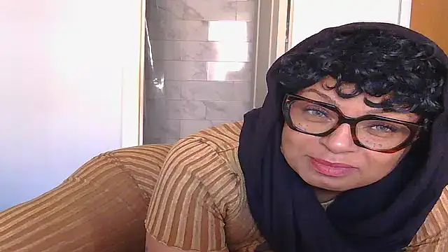 MSweetLindaParks online show from October 3, 2025, 6:31 pm