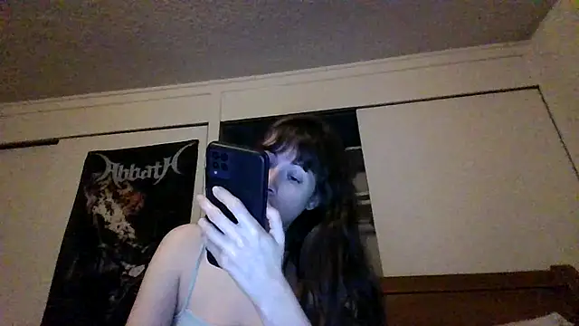 petitedoll29 online show from December 7, 2024, 4:26 am