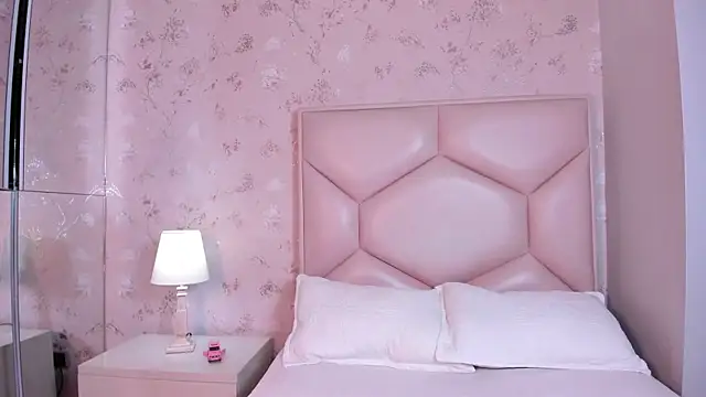 ambar sullivan online show from December 18, 2025, 11:36 am