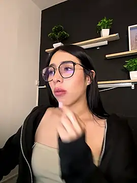 Snapshot of isabella_jade chatting on January 8, 2026, 11:00 pm isabella jade online show from January 8, 2026, 11:00 pm