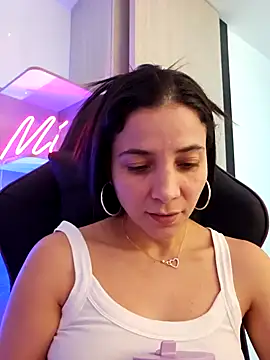 Snapshot of miaeyes chatting on January 18, 2025, 4:53 pm miaeyes online show from January 18, 2025, 4:53 pm