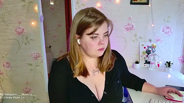 sinnamon  online show from December 15, 2025, 12:44 pm